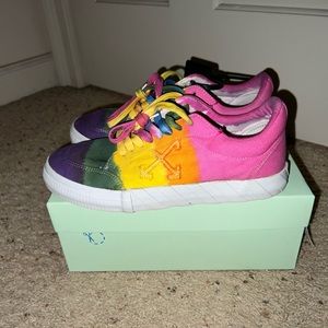 Low Vulcanized Canvas Off-White Sneakers